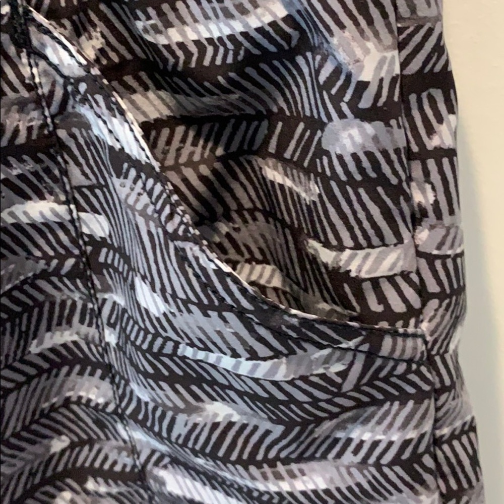 Black and White North Face Shorts - Picture 4 of 8